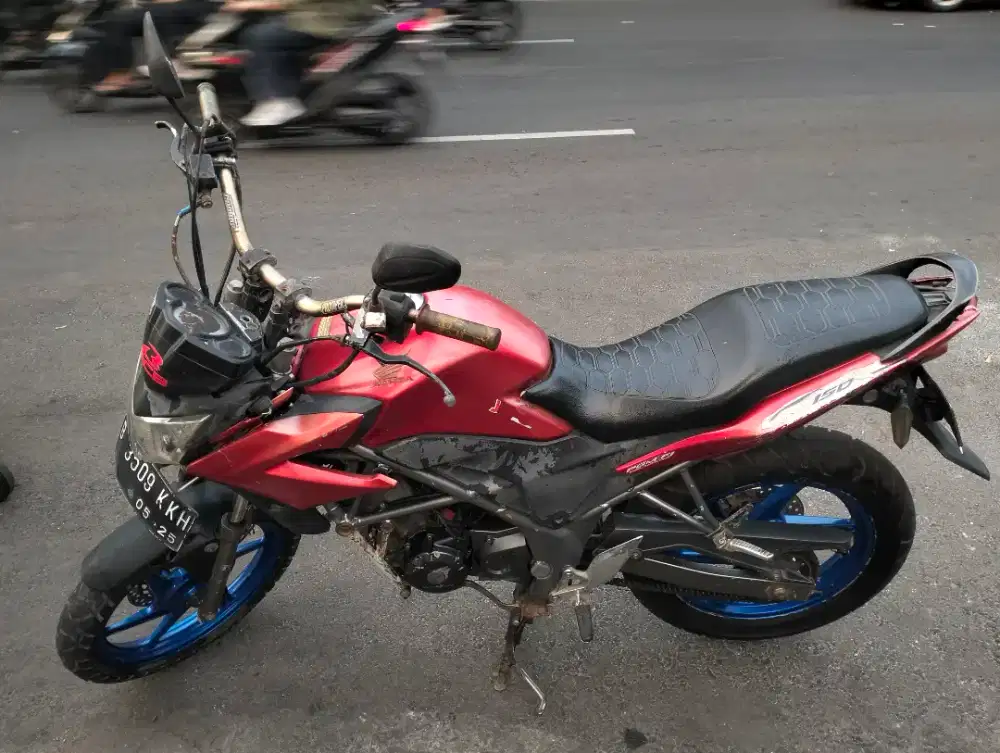 HONDA CB150R 2013 MOTOR SEHAT TINGGAL PAKAI LANGSUNG