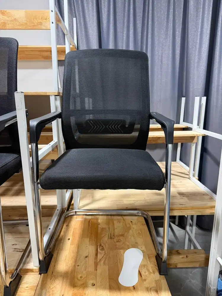 Kursi Kantor ada senderan