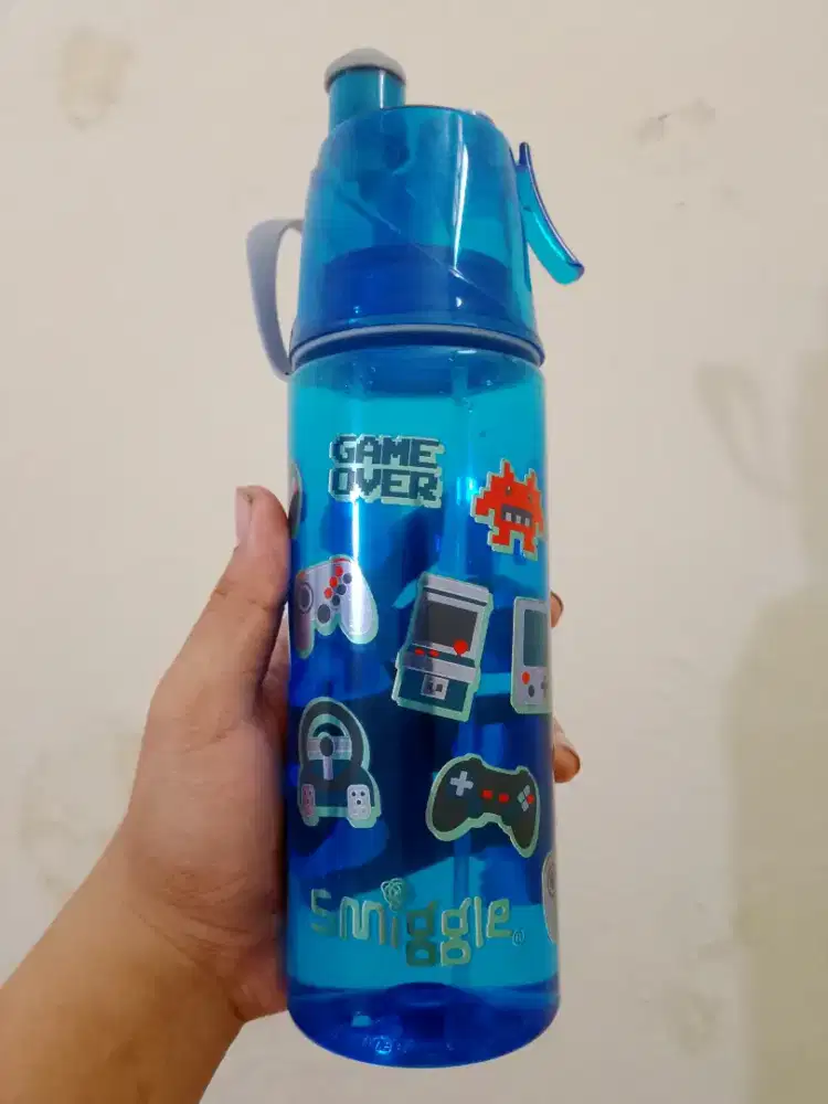 Botol minum spray original smiggle