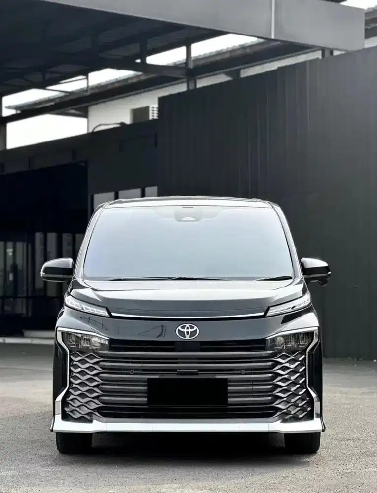 Toyota Voxy TSS Facelift 2.0 Like New