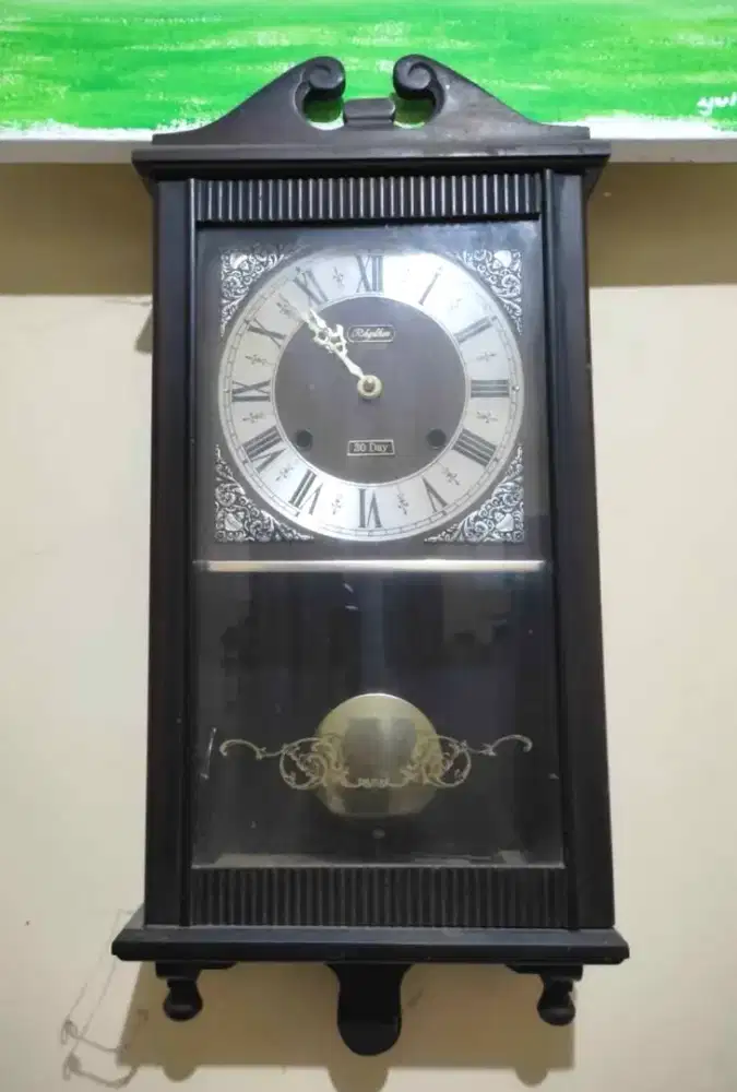 Jam dinding antik