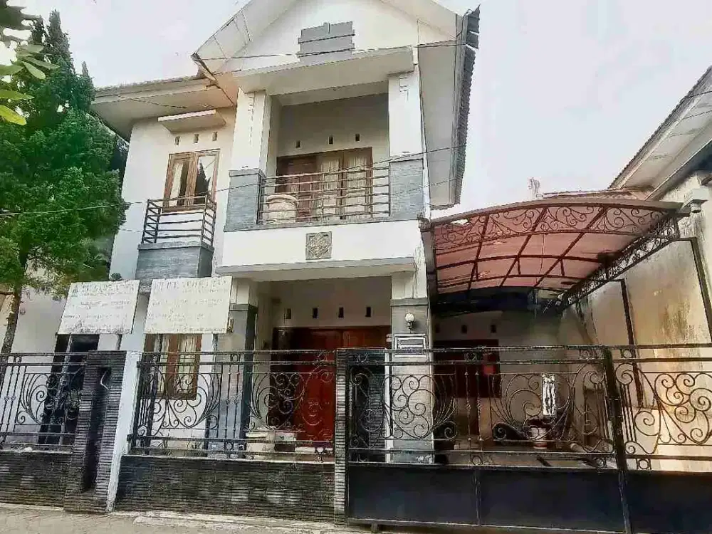 Rumah modern minimalis 2 lantai dalam Perumahan area jalan Perumnas Seturan
