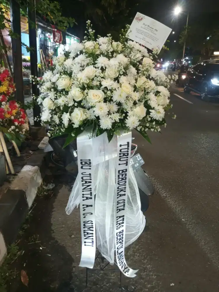 DIBUTUHKAN PERANGKAI BUNGA UNTUK FLORIST