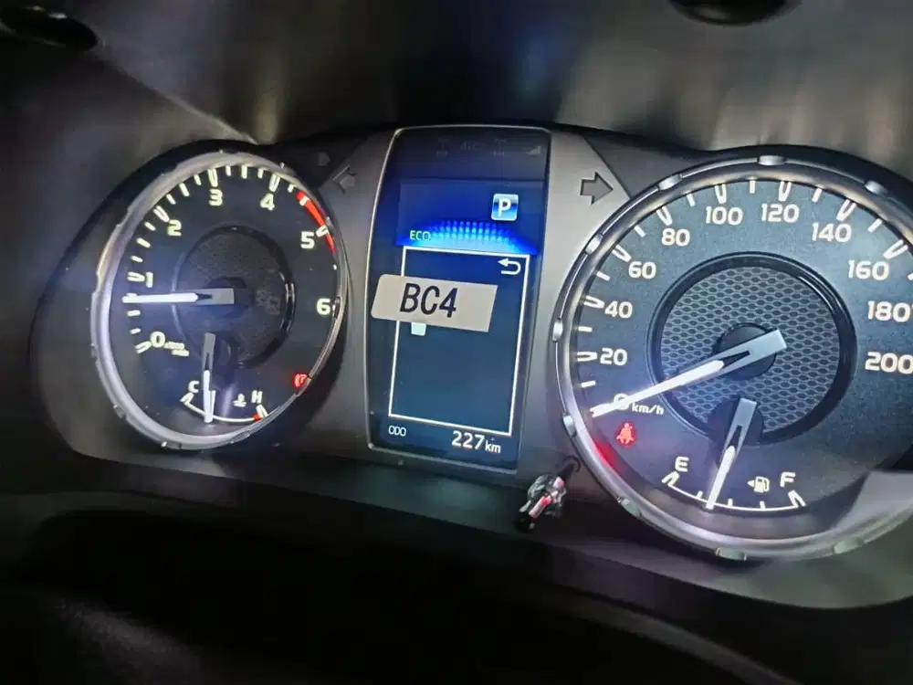 JARANG ADA - TOYOTA HILUX 2.4 V DCAB 4x4 — AT 2025
