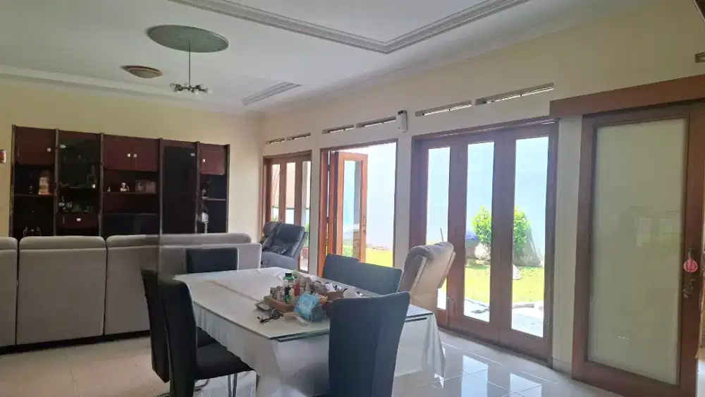 Dijual murah rumah hoek luas nyaman dan terawat Setra Indah Bandung