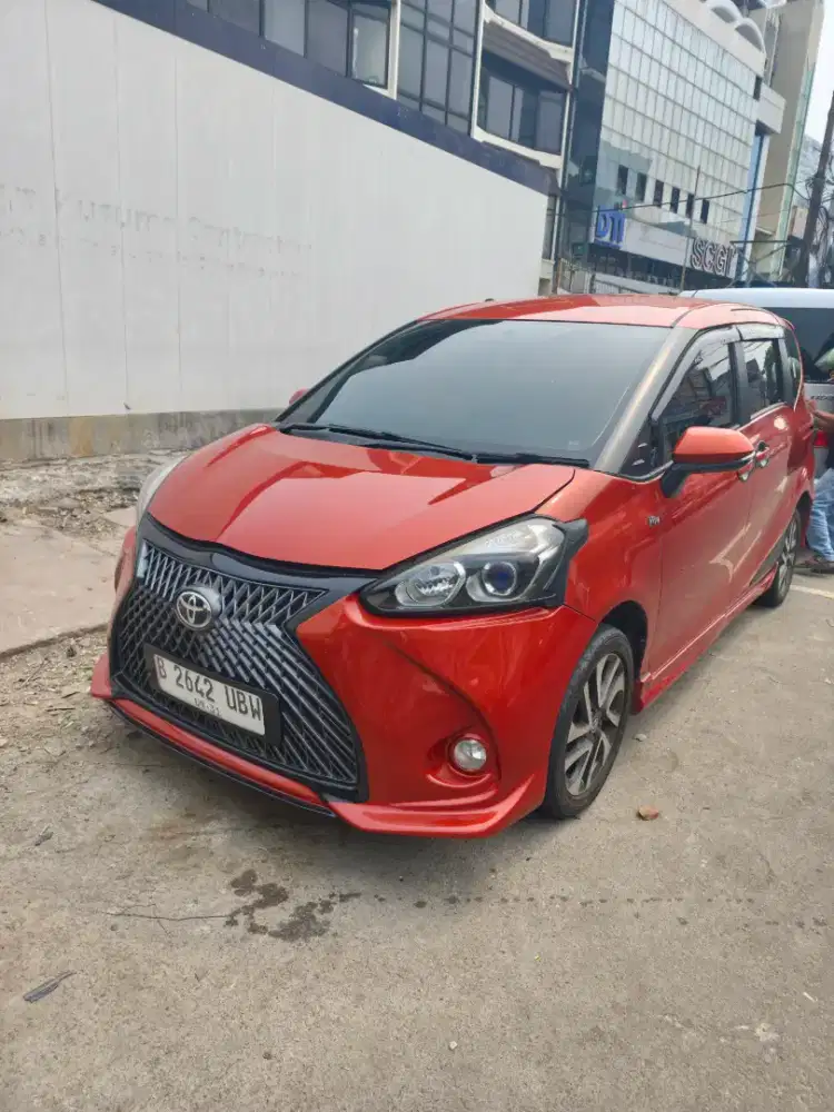 TOYOTA. SIENTA. V.  AT. 16