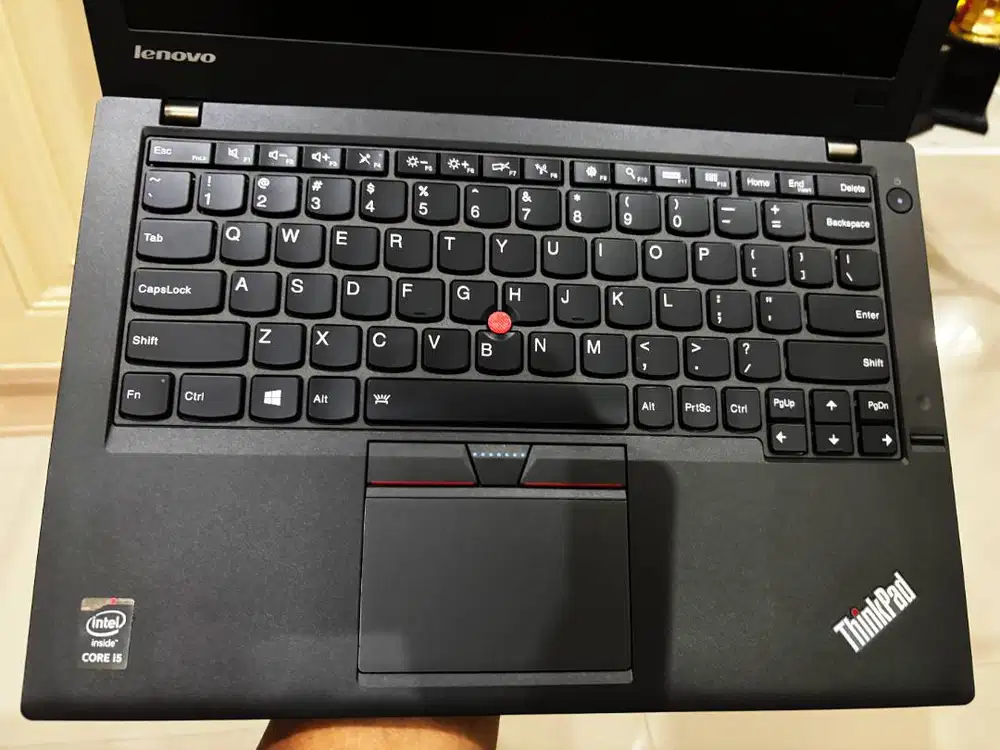 Laptop Lenovo INTEL Core i5 ada 2 Storage SSD M2 NVME+HDD Ngebuutt