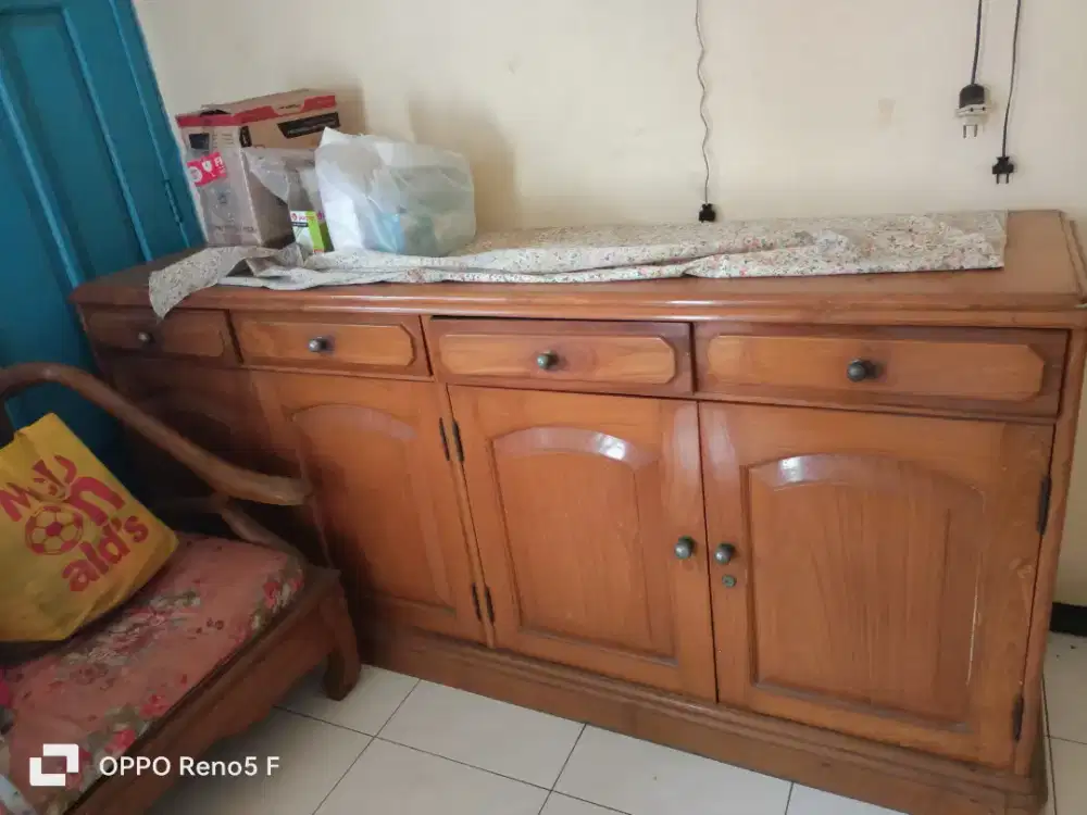 Lemari kayu jati