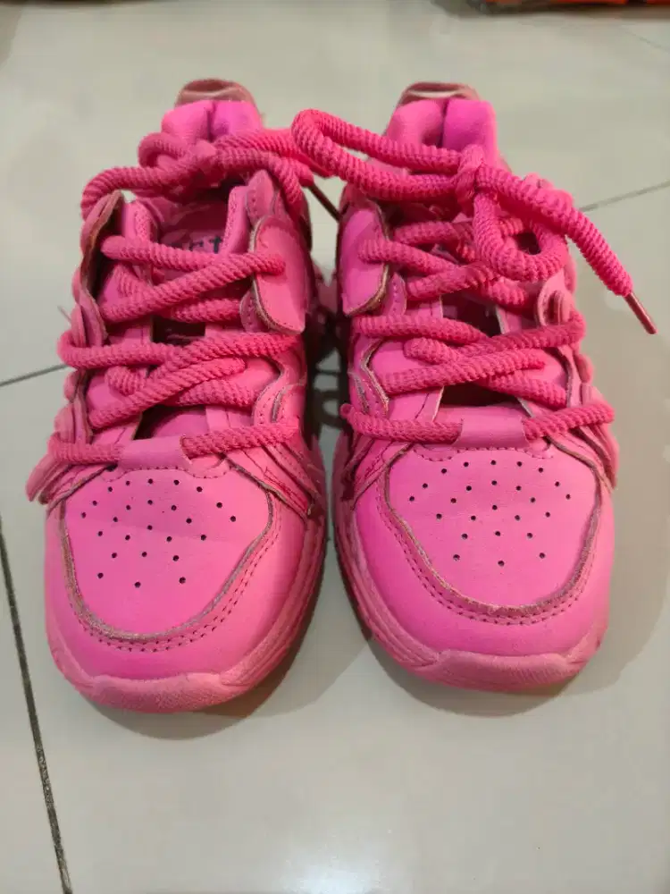 Preloved Sneakers Anak Perempuan