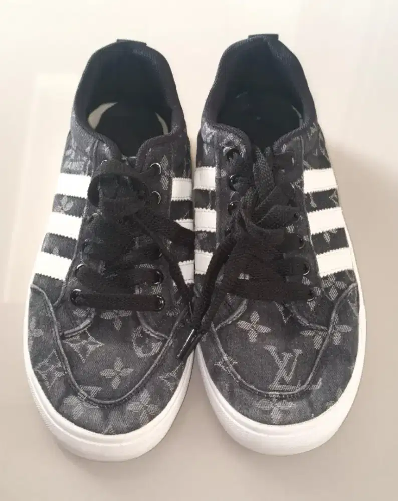 Sepatu Adidas Nizza LV