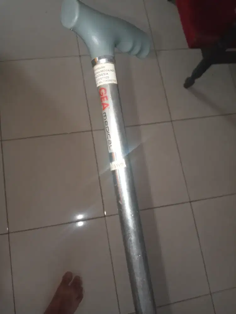 Alat bantu berjalan Tongkat 4 kaki merk GEA medical