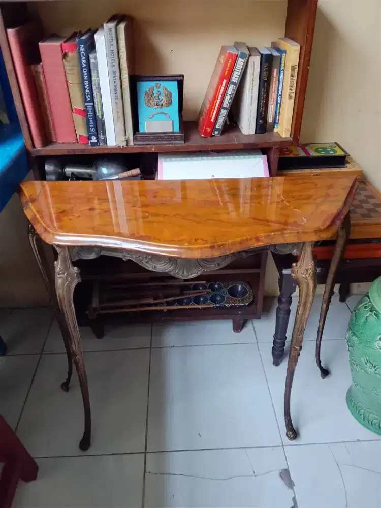Meja consule ukir eropa