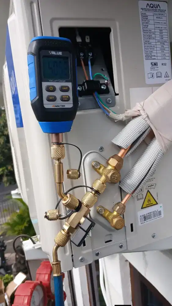 SERVICE AC BONGKAR PASANG AC MAINTENANCE AC TAMBAH FREON AC