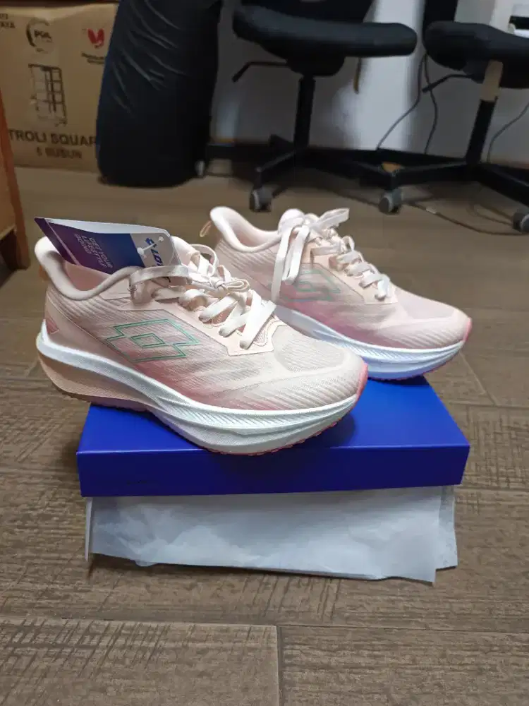 Sepatu Running Lotto Holie Pink