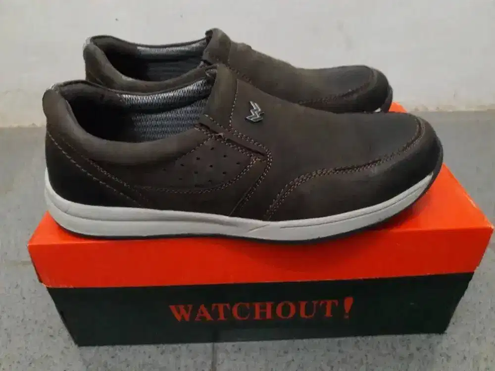 Dijual sepatu casual merk Watchout