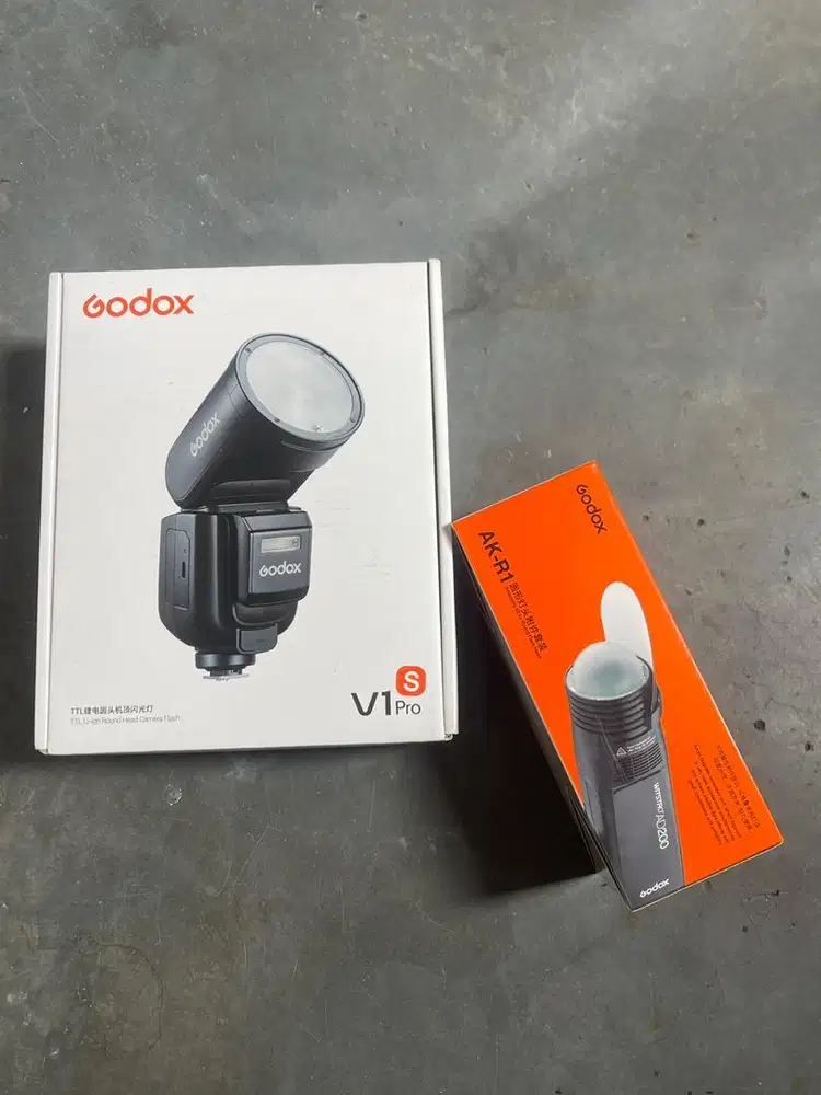 Flash Godox V1 Pro Sony & AK-R1 Like new