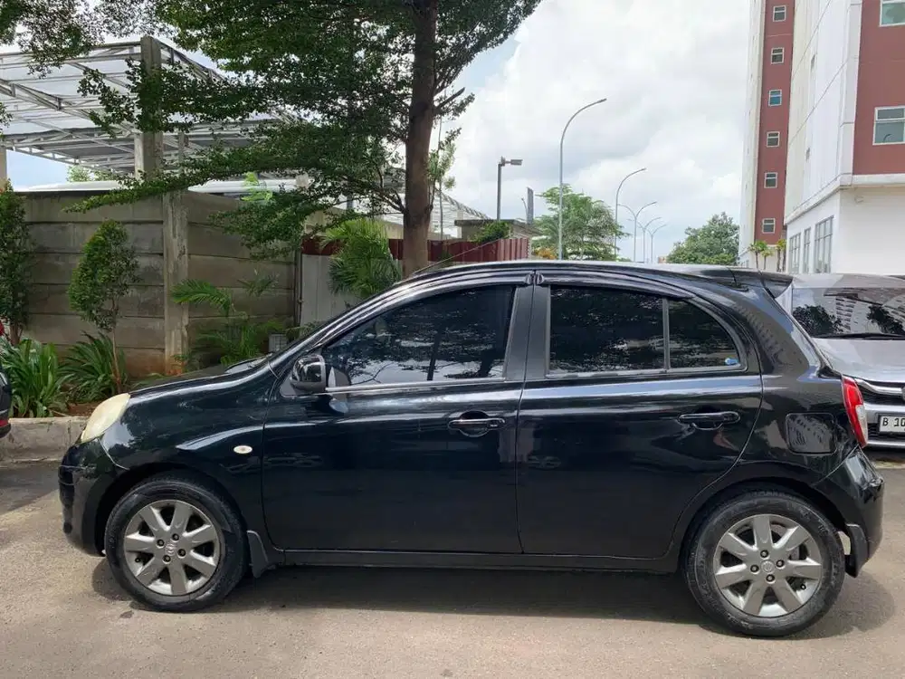 DIJUAL CEPAT NISSAN MARCH 2011 76 JT