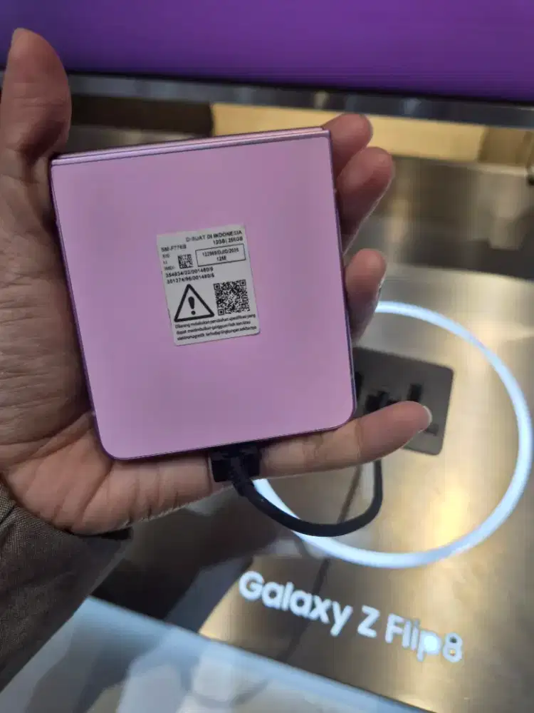 Samsung galaxy zflip.8