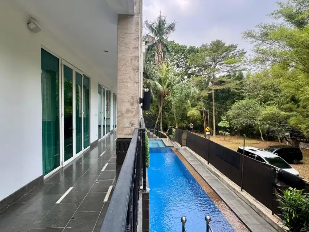 DISEWAKAN  RUMAH PURI MEWAH DI CIPETE-CILANDAK, TANAH LUAS 697 m2 DENGAN KOLAM RENANG