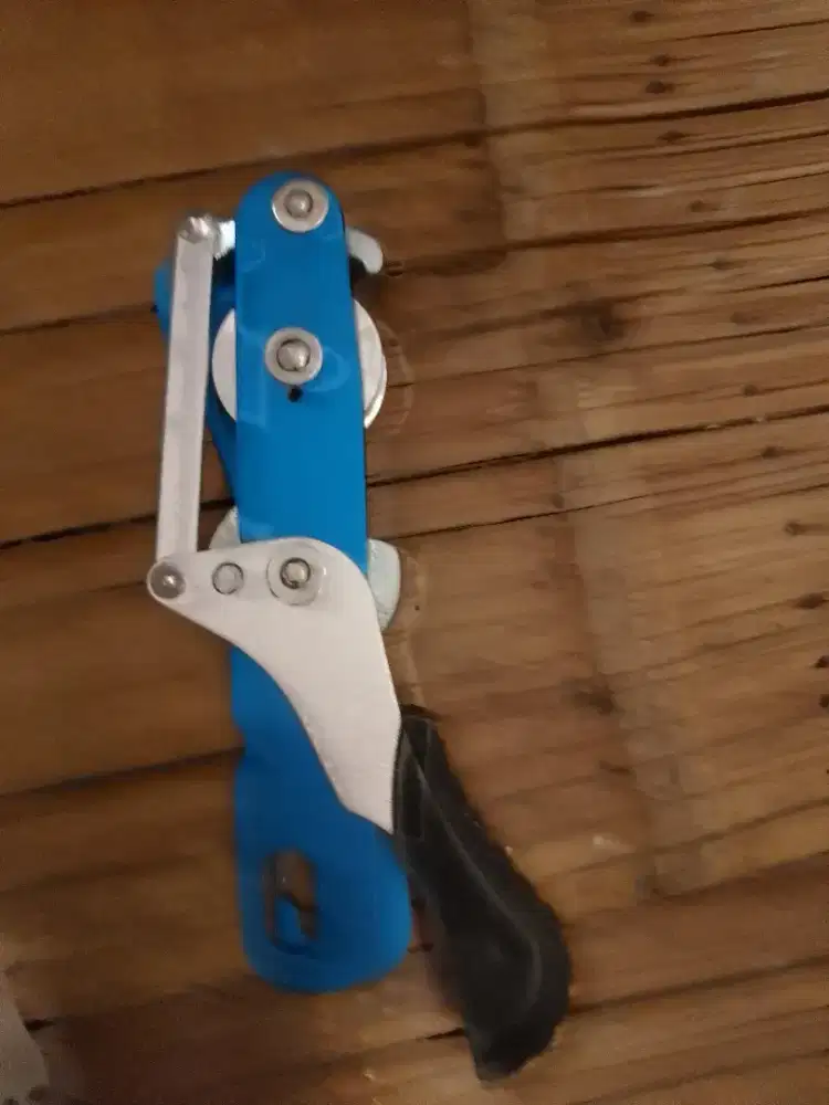 Autostop descender ADELA
