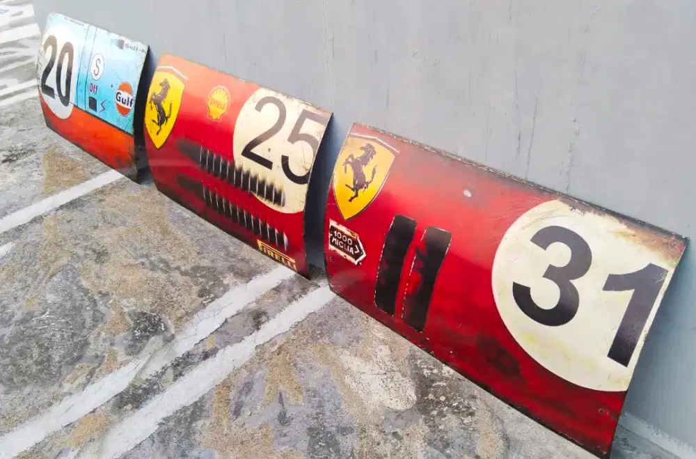 Aksesoris hiasan dinding Panel body Ferrari lawas antik vintage