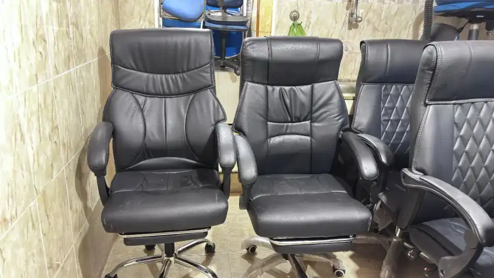 Kursi Kerja Direktur+ Sandaran Kaki Reject Gudang