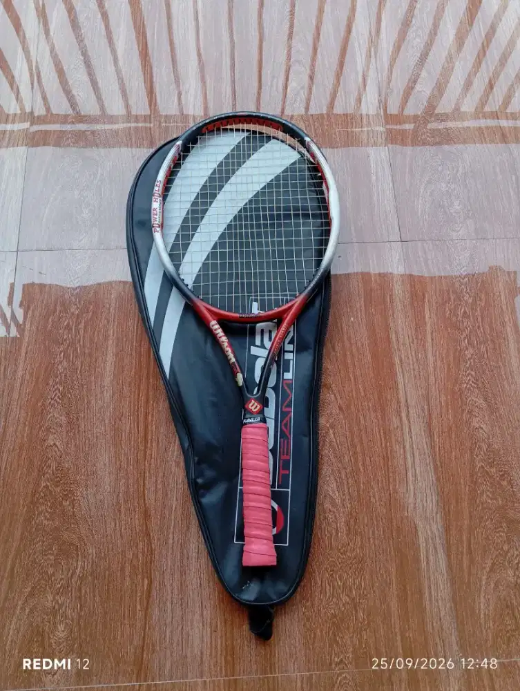 Raket tenis wilson hammer powerholes technology