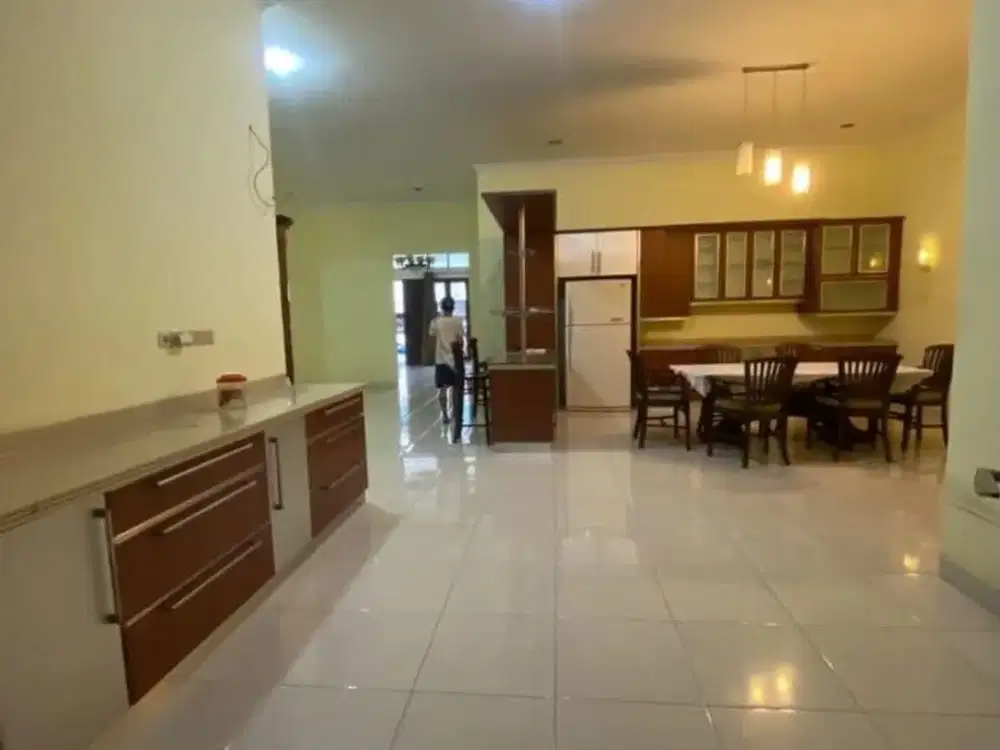 Disewakan Rumah Pulomas Sudah Tinggi Dari Jalan
