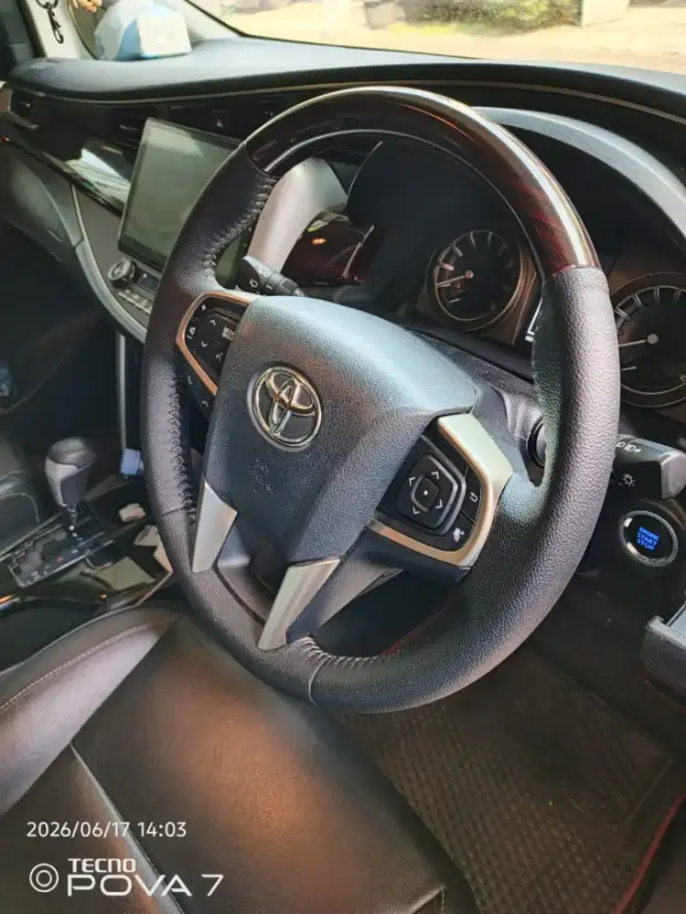Dijual Toyota kijang innova venturer 2.0 at