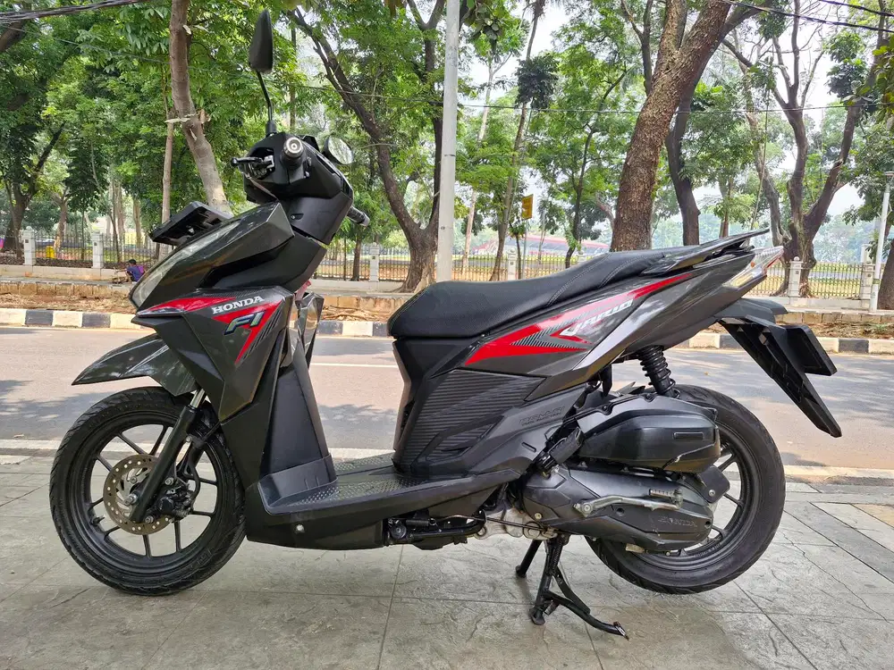 DIJUAL CASH HONDA VARIO 125 LED OLD CBS FI THN 2017 PJK IDUP