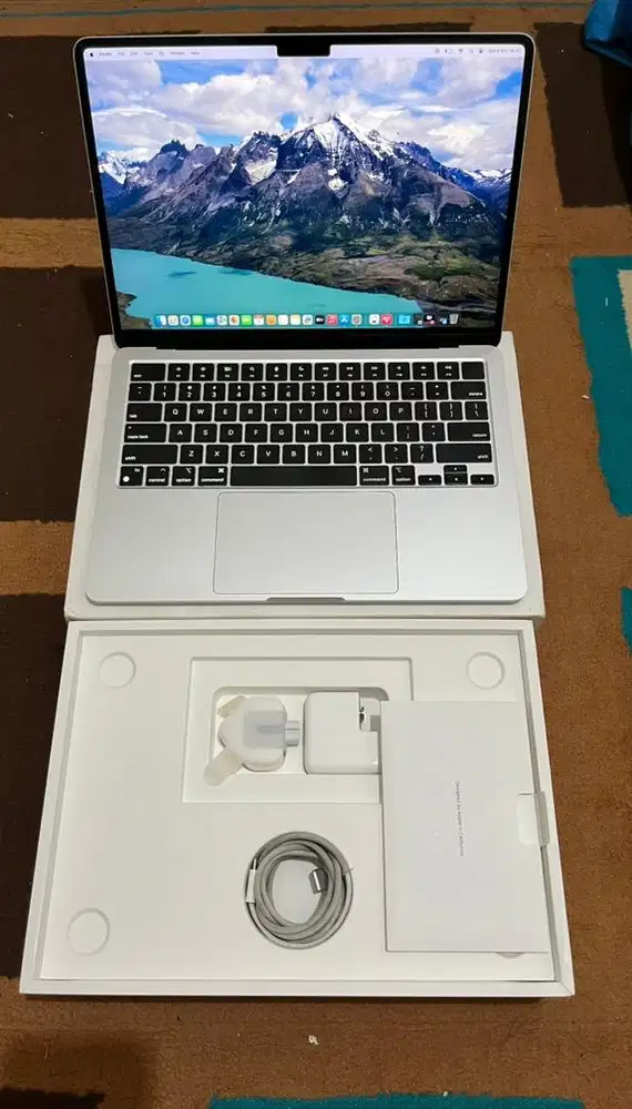 Macbook Air M2 8/256 mulus