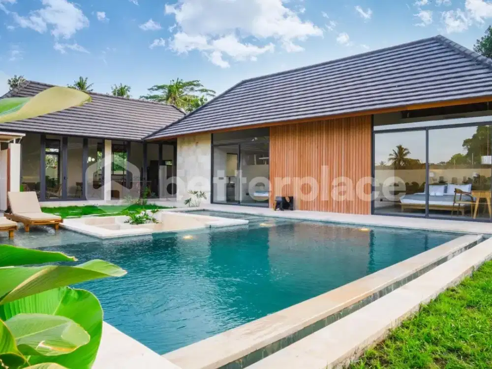 Ubud’s Tranquil Retreat: A Modern Spacious Tropical Villa with Rice Field Views