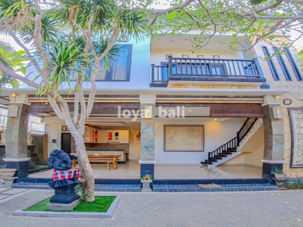 VILLA, PRIVATE TROPICAL SANCTUARY WITH A MODERN BALINESE ETHNIC DESIGN NEAR SANUR