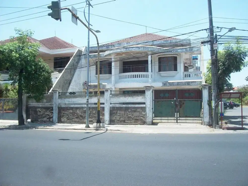 Rumah di Raya Margorejo