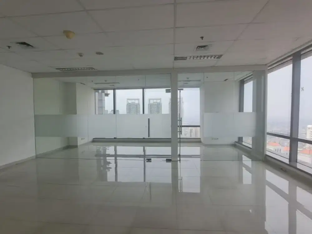 Sewa Kantor 120 m2 di Soho Capital Central Park, Sdh Ada Partisi