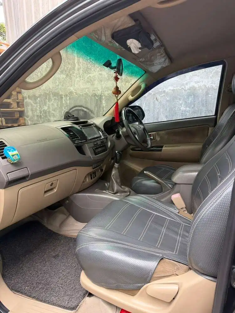 Mobil Toyota Fortuner 2012 Diesel 2.5G Hitam