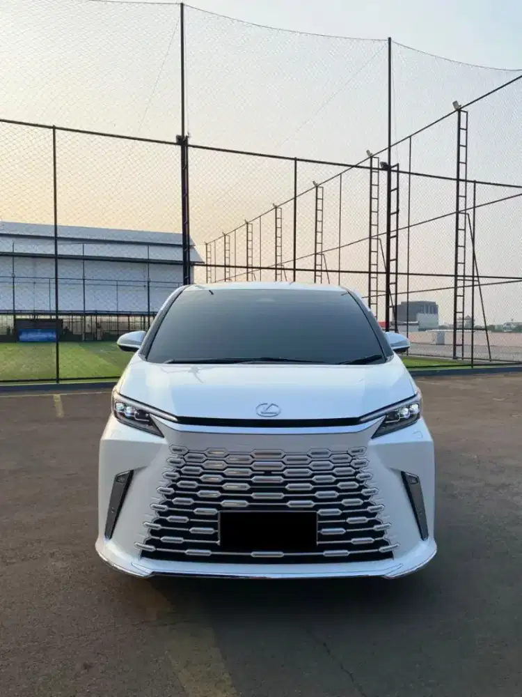 Lexus LM 350H Nik 2025