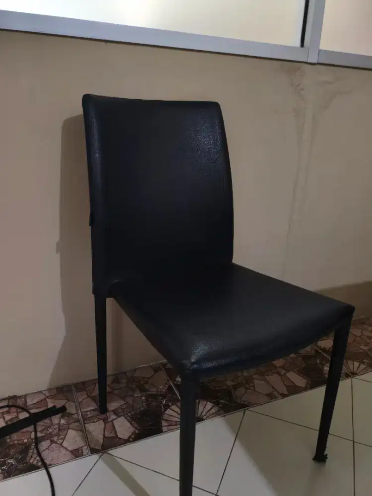 Kursi Aveda bekas