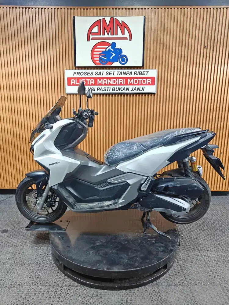 ADV 160:CBS GREESS BERGARANSI DP 1.5JT CASH NEGO BS COD BYR DIRMH