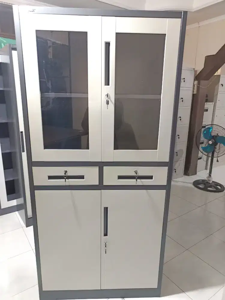 Lemari Arsip 1/2 Kaca Plus Laci