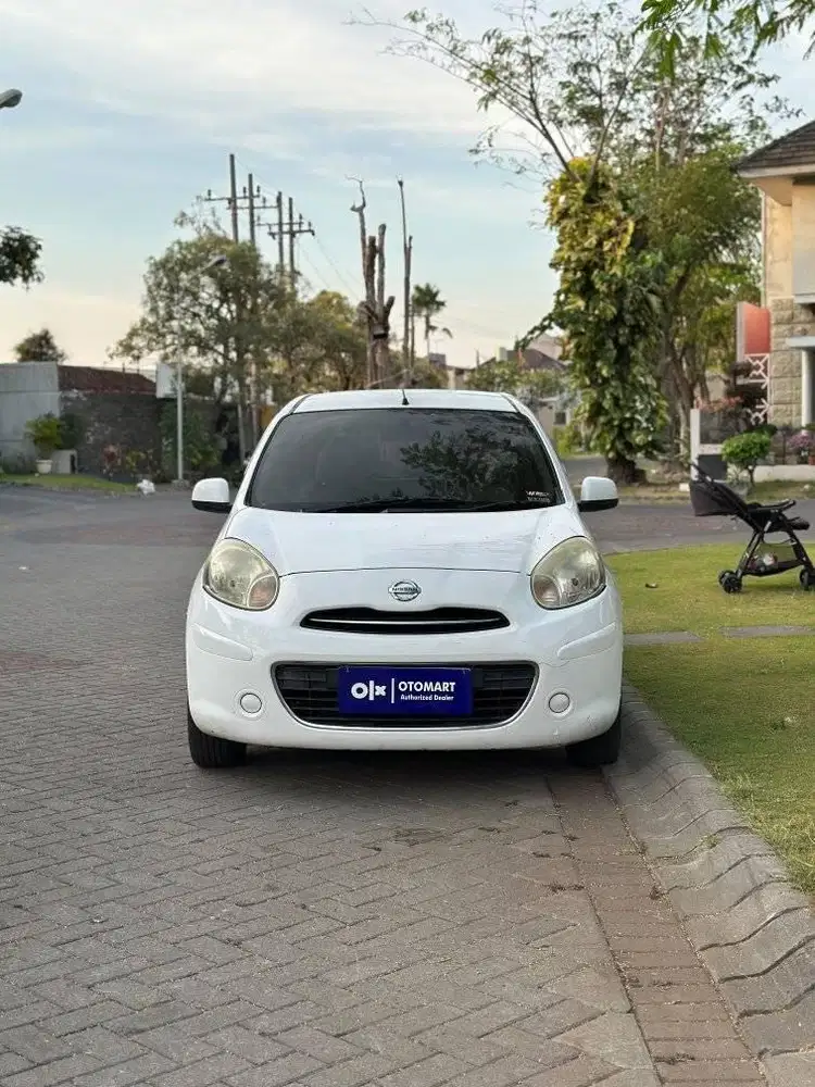 NISSAN 2014 MARCH 1.2 A/T PUTIH IRIT OTOMART 286 KENJERAN