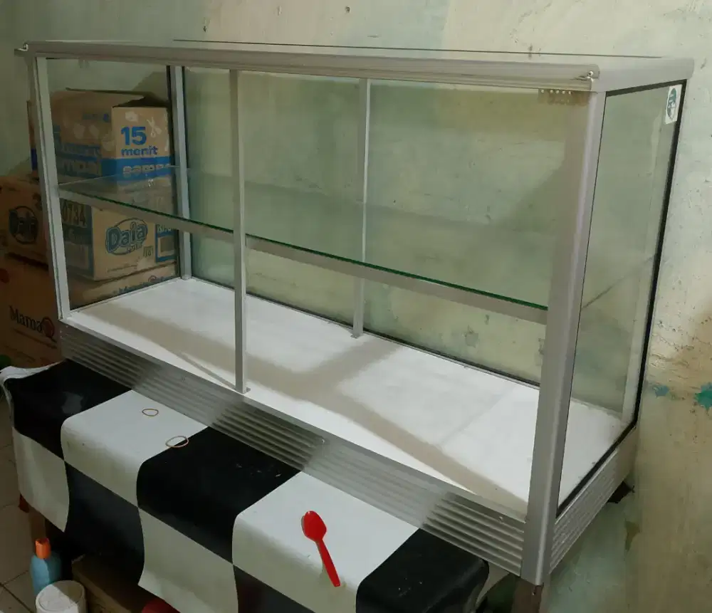 Etalase makanan kondisi bagus tinggal pakai