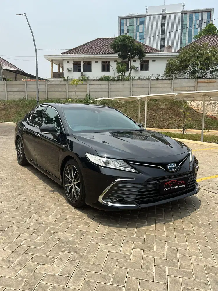 Toyota camry 2.5 hybrid AT 2021