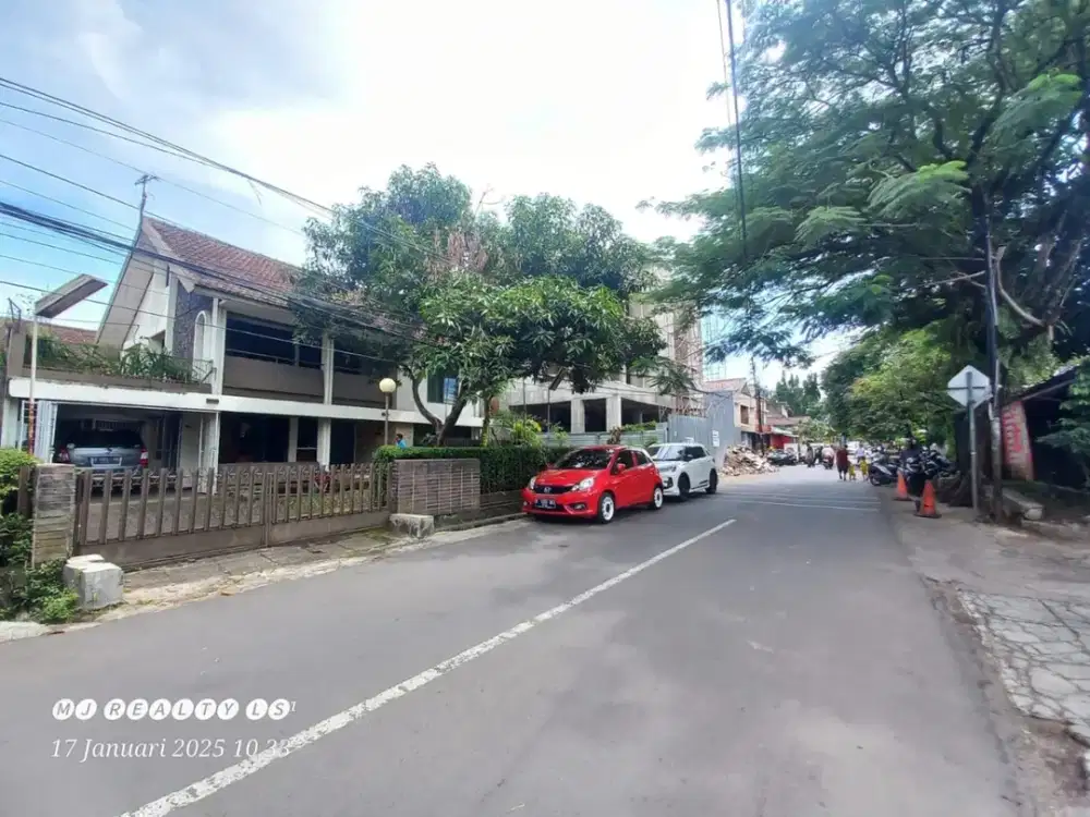 Dijual Rumah Terawat dengan Halaman Luas di Sayap Dago Lokasi Dekat Kampus Ternama Itb, Unisba, Unpas di Bandung Kota