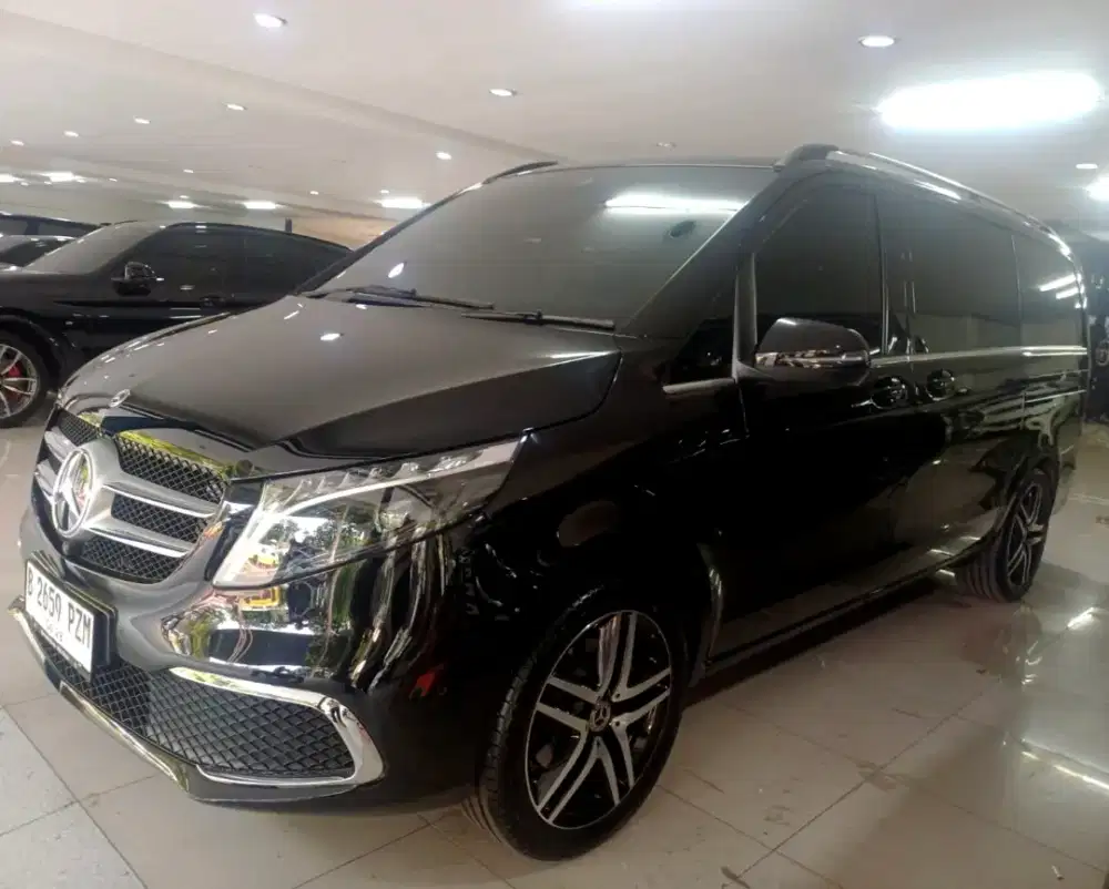 Only 13k miles Mercedes Benz V250 2022
