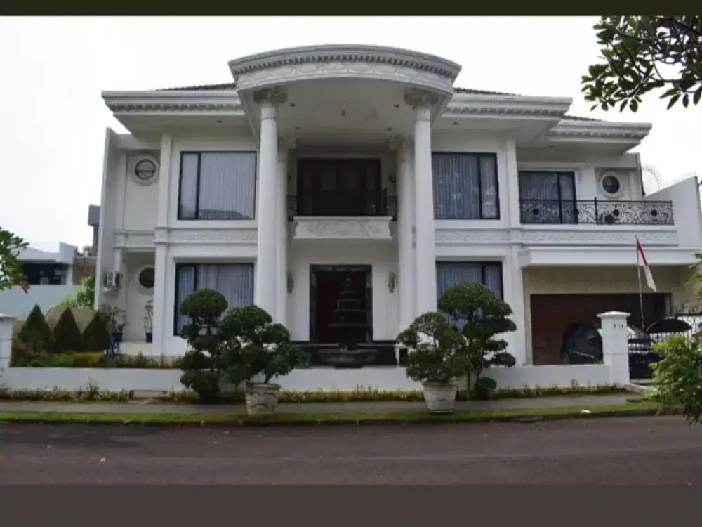 DIJUAL RUMAH MEWAH 2 LANTAI DI BUKIT GOLF