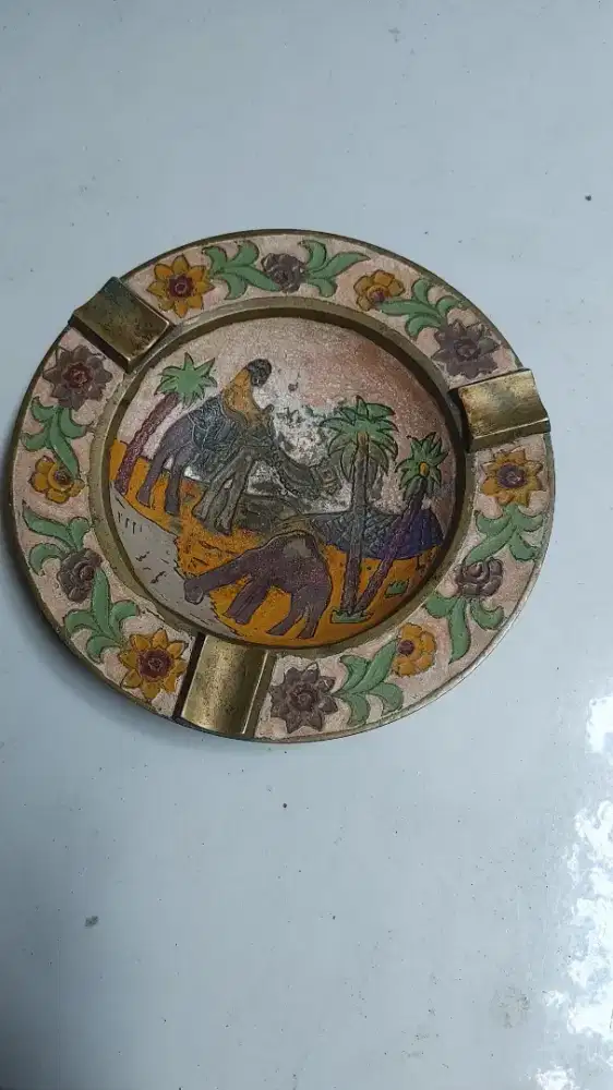 Asbak antik kuningan
