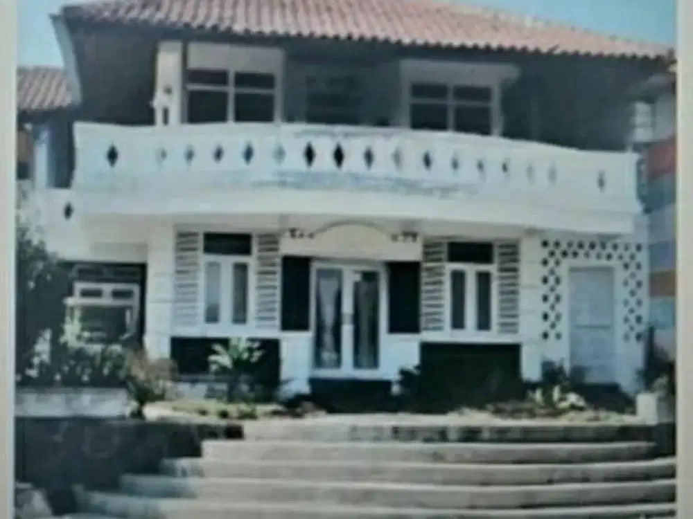 Jual Villa Putih Belakang Istana Cipanas Kaki Gn Gede SHM