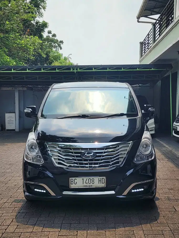 Jual Cash Hyundai H1 Royale 2.4 AT 2016 Bensin