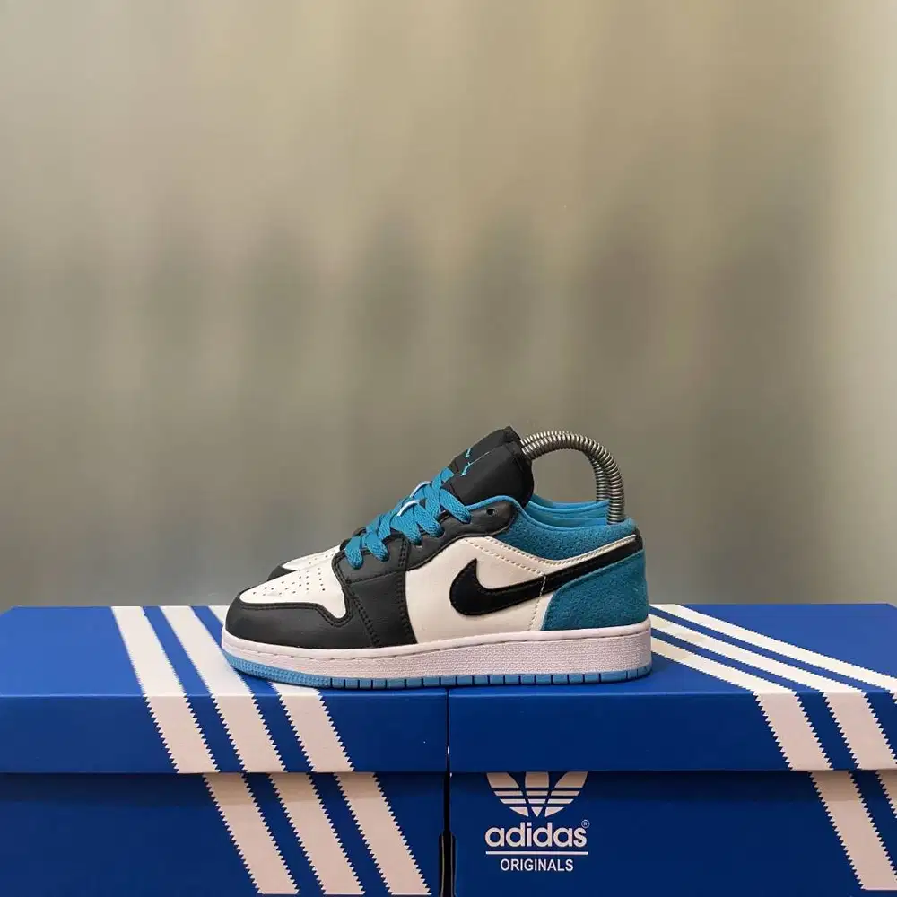 35 - Sepatu Nike Bekas Second Nike Air Jordan 1 AJ1 Low SE Laser Blue